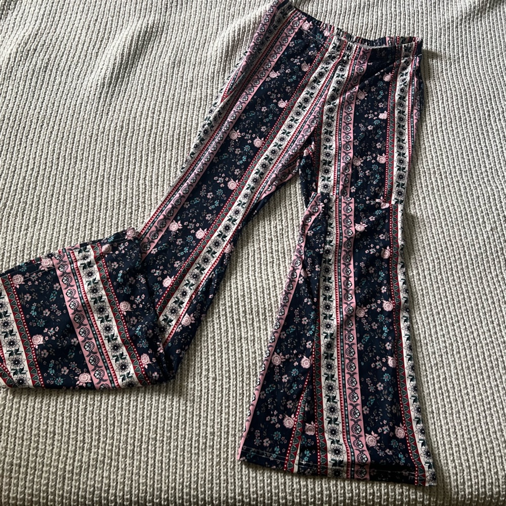 pants size M. Never been worn. Asking me for price…. Thank you!